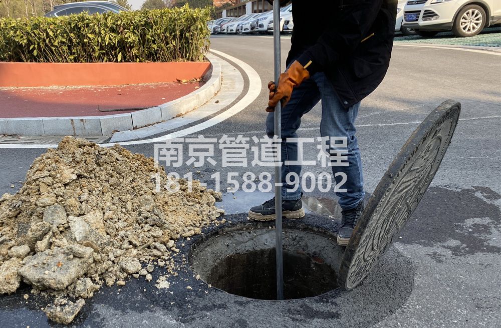 306江东管道油块清理